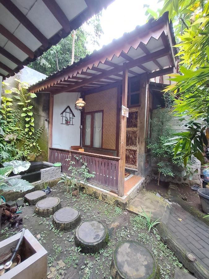 Diana'S Homestay Banyuwangi  Esterno foto