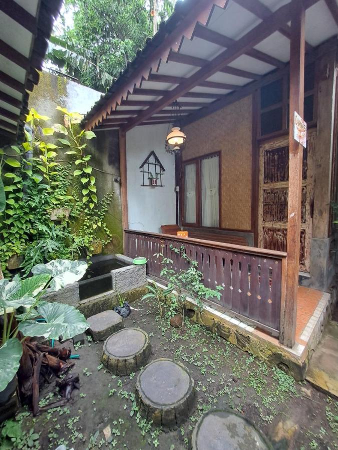 Diana'S Homestay Banyuwangi  Esterno foto