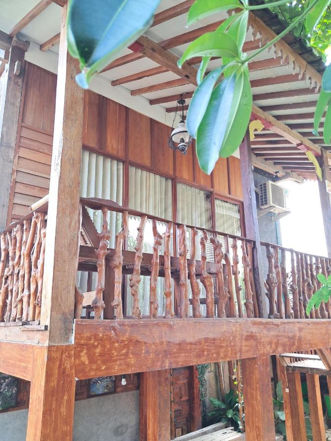 Diana'S Homestay Banyuwangi  Esterno foto