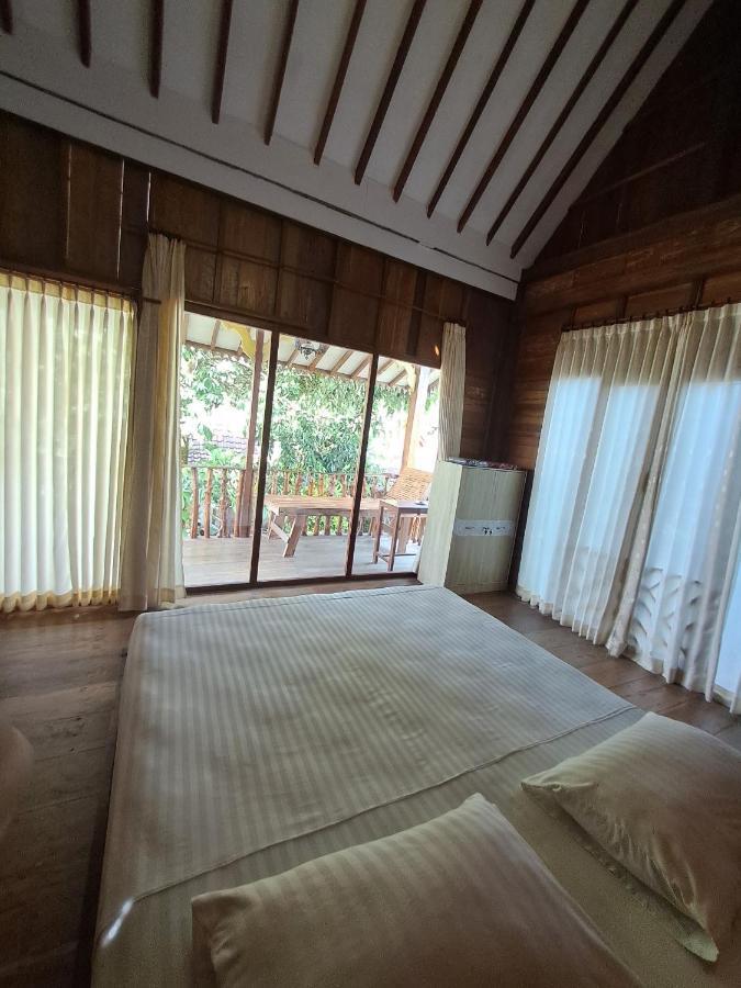 Diana'S Homestay Banyuwangi  Esterno foto
