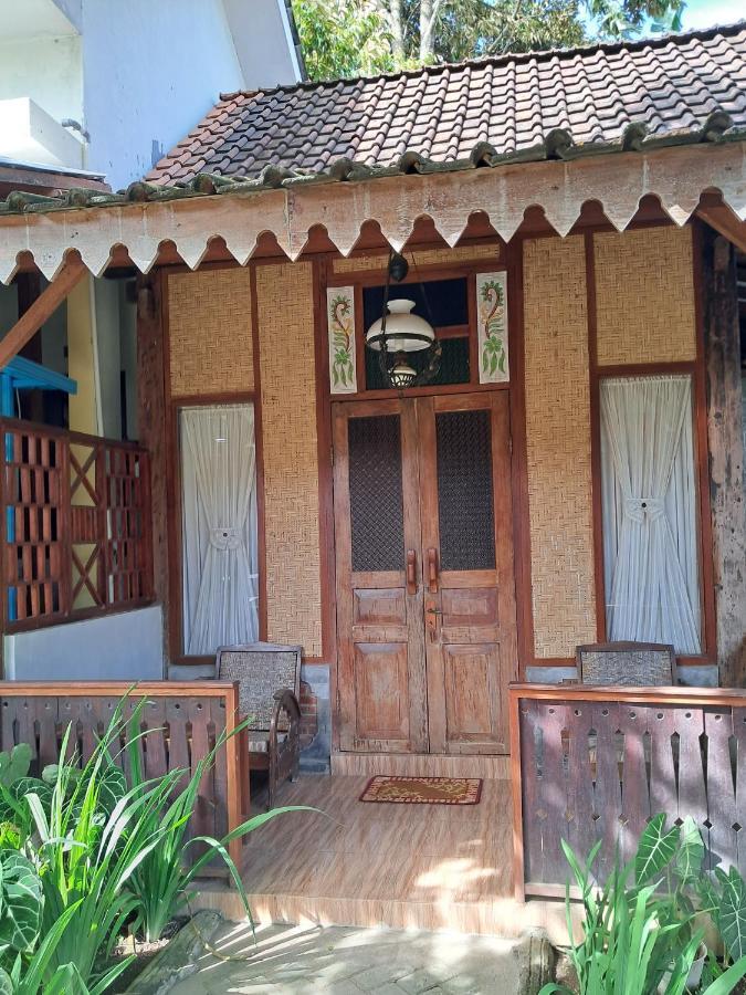 Diana'S Homestay Banyuwangi  Esterno foto