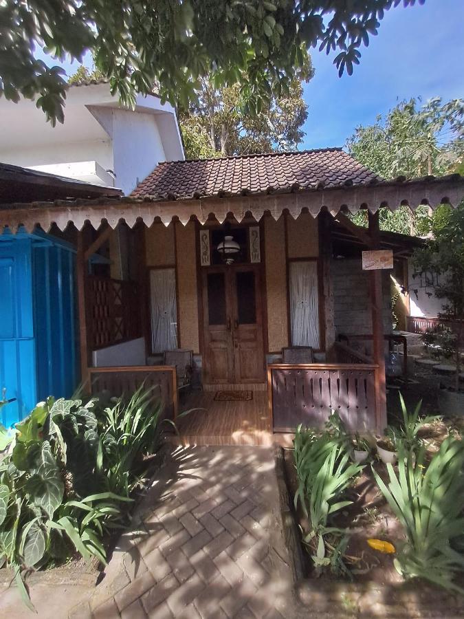 Diana'S Homestay Banyuwangi  Esterno foto