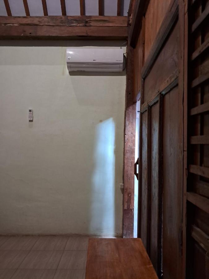Diana'S Homestay Banyuwangi  Esterno foto