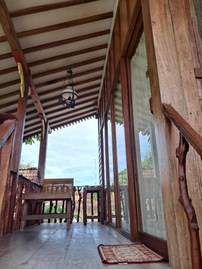 Diana'S Homestay Banyuwangi  Esterno foto
