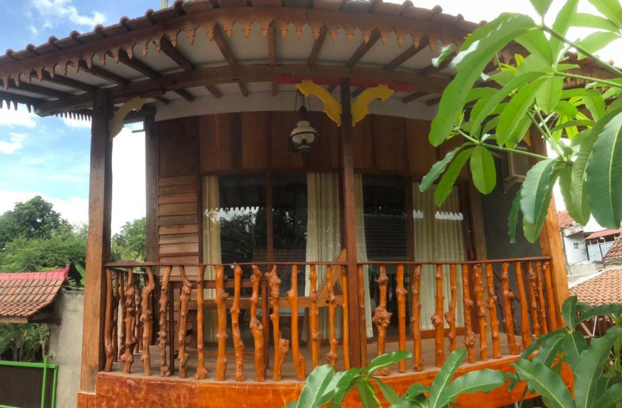 Diana'S Homestay Banyuwangi  Esterno foto
